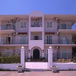 Lola\'S Apartments 3