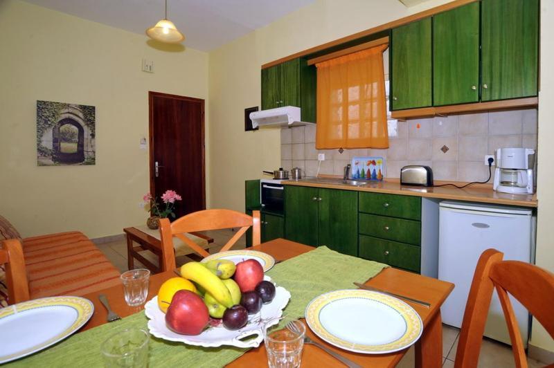 Aparthotel Lola's 3 *