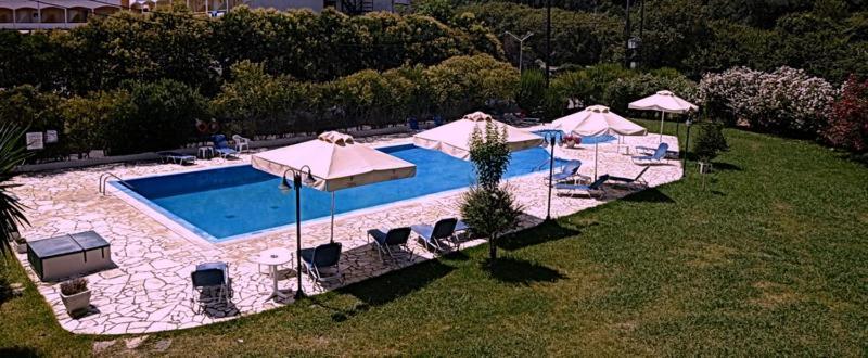 Aparthotel Lola's 3 *