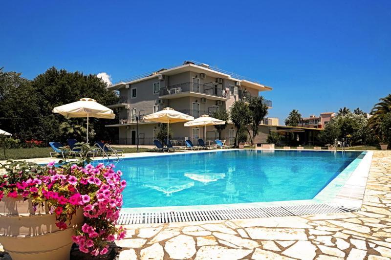 Lola's 3 * Dassia (Corfu)