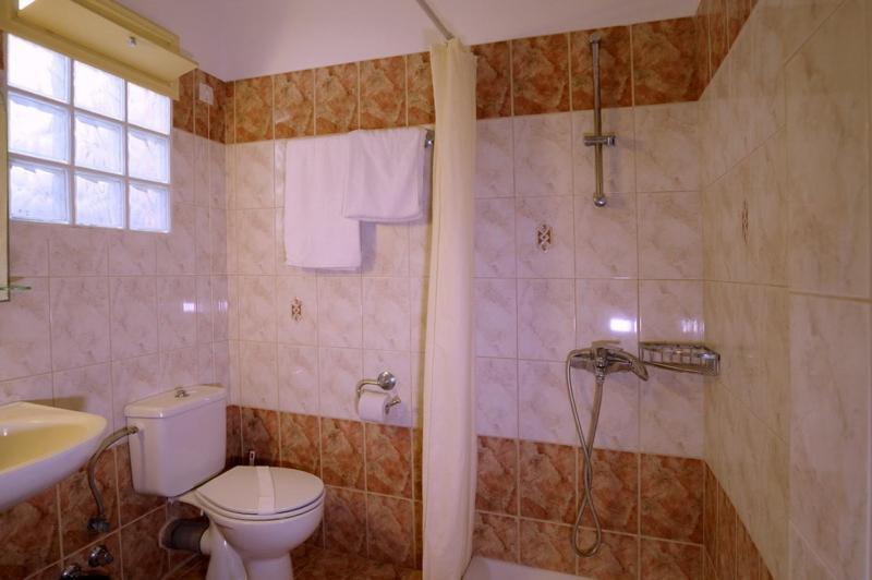 Lola's 3 Aparthotel *