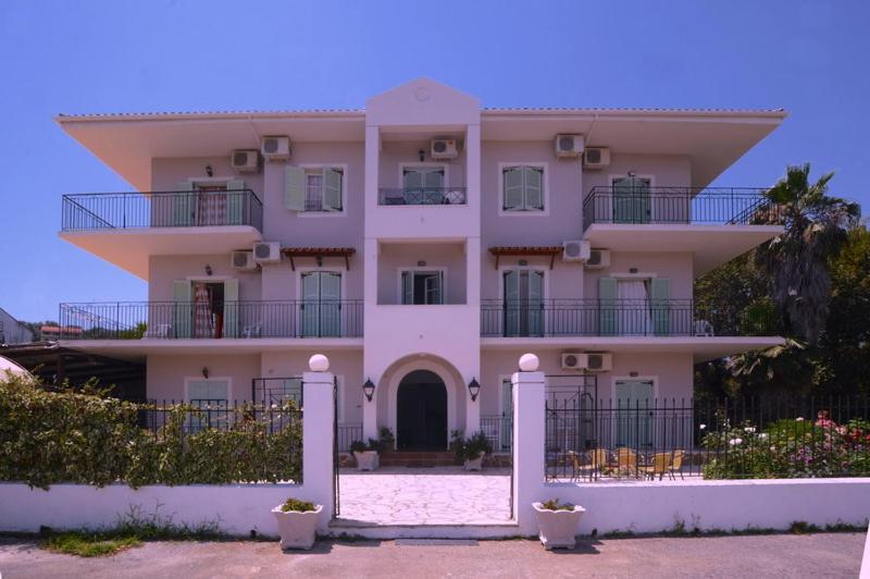 Aparthotel Lola's 3 Dassia (Corfu)