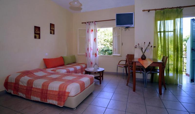 Lola's 3 * Dassia (Corfu)